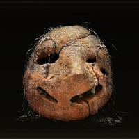 Busto parlante: "Hola"