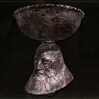 Casco de prelado ígneo