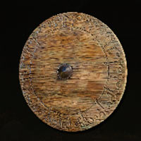 Escudo de madera grabado