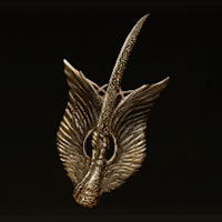 Insignia con espada alada
