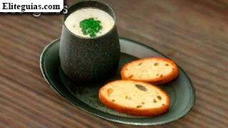 Sopa con picatostes