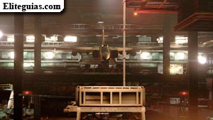 Hangar trasero del portaaviones