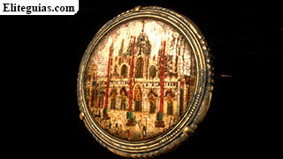 Broche esmaltado